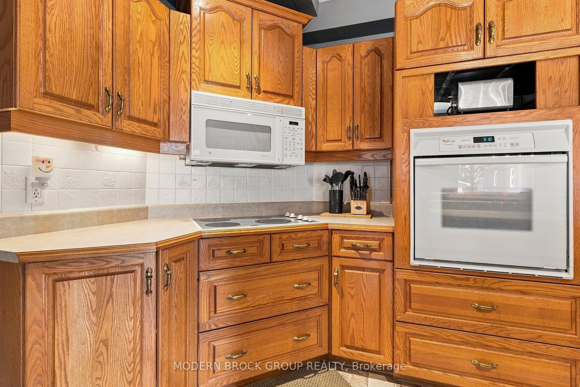 Photo 25 of 59 Schofield Avenue, Brockville, Brockville — HOMEH