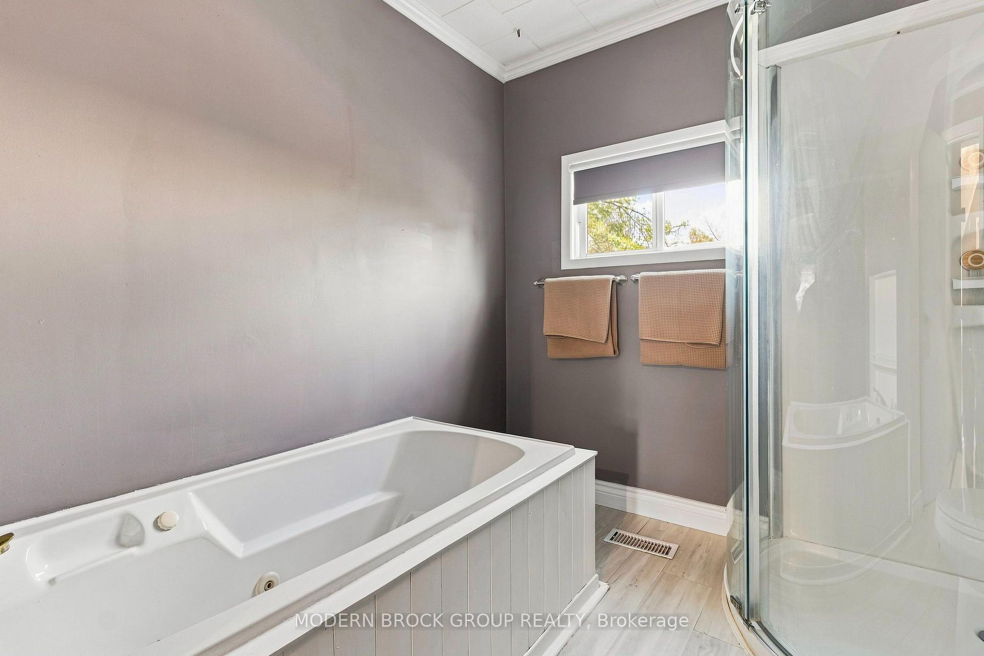 Photo 42 of 59 Schofield Avenue, Brockville, Brockville — HOMEH