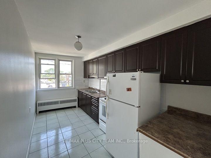 Photo 2 of Unit 1, 3432 Bathurst Street, Toronto, Englemount-Lawrence — HOMEH