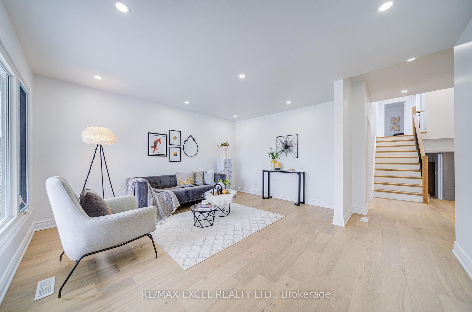 Photo 4 of 8 Simsbury Court, Markham, Milliken Mills West — HOMEH