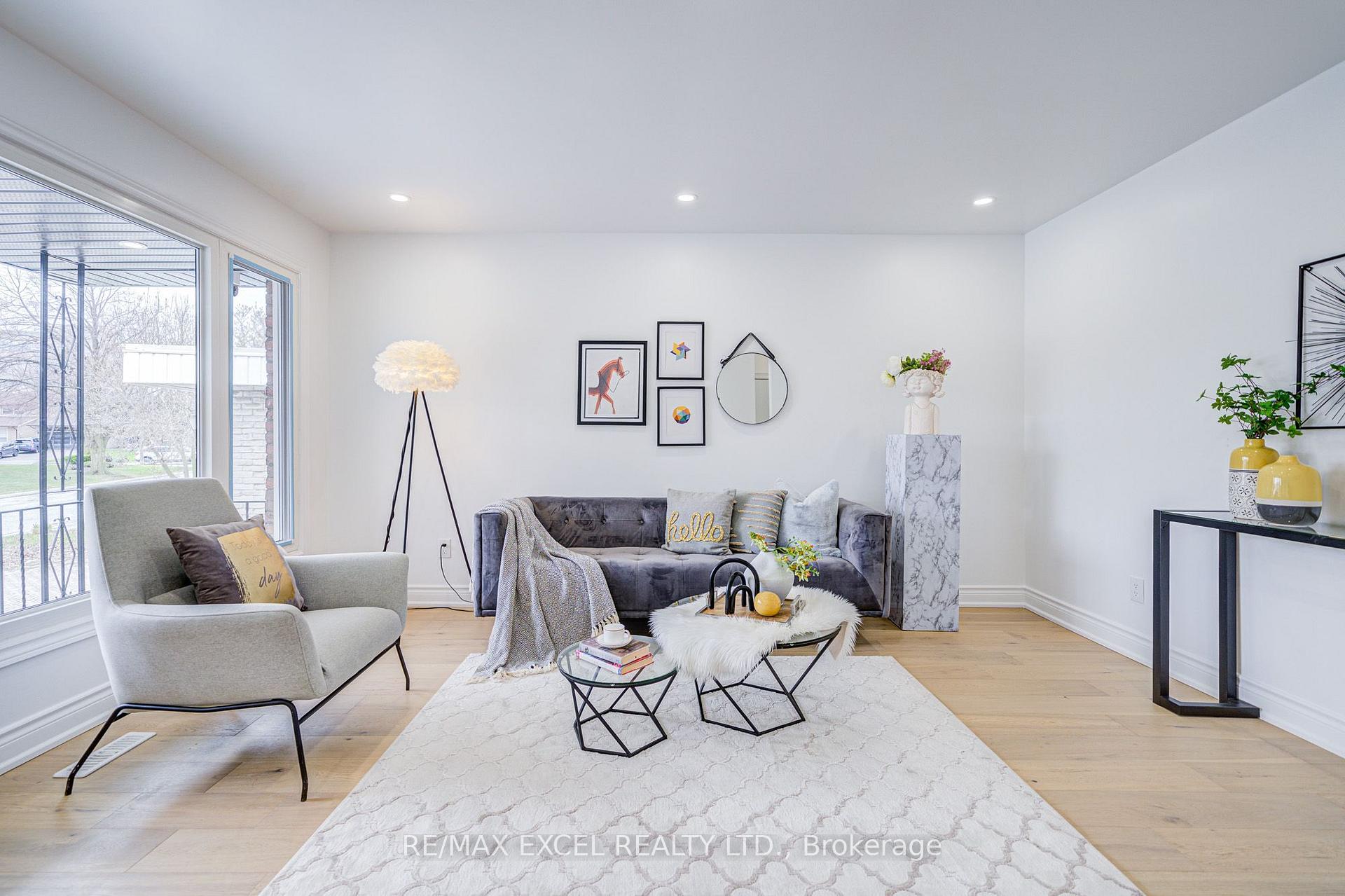 Photo 5 of 8 Simsbury Court, Markham, Milliken Mills West — HOMEH