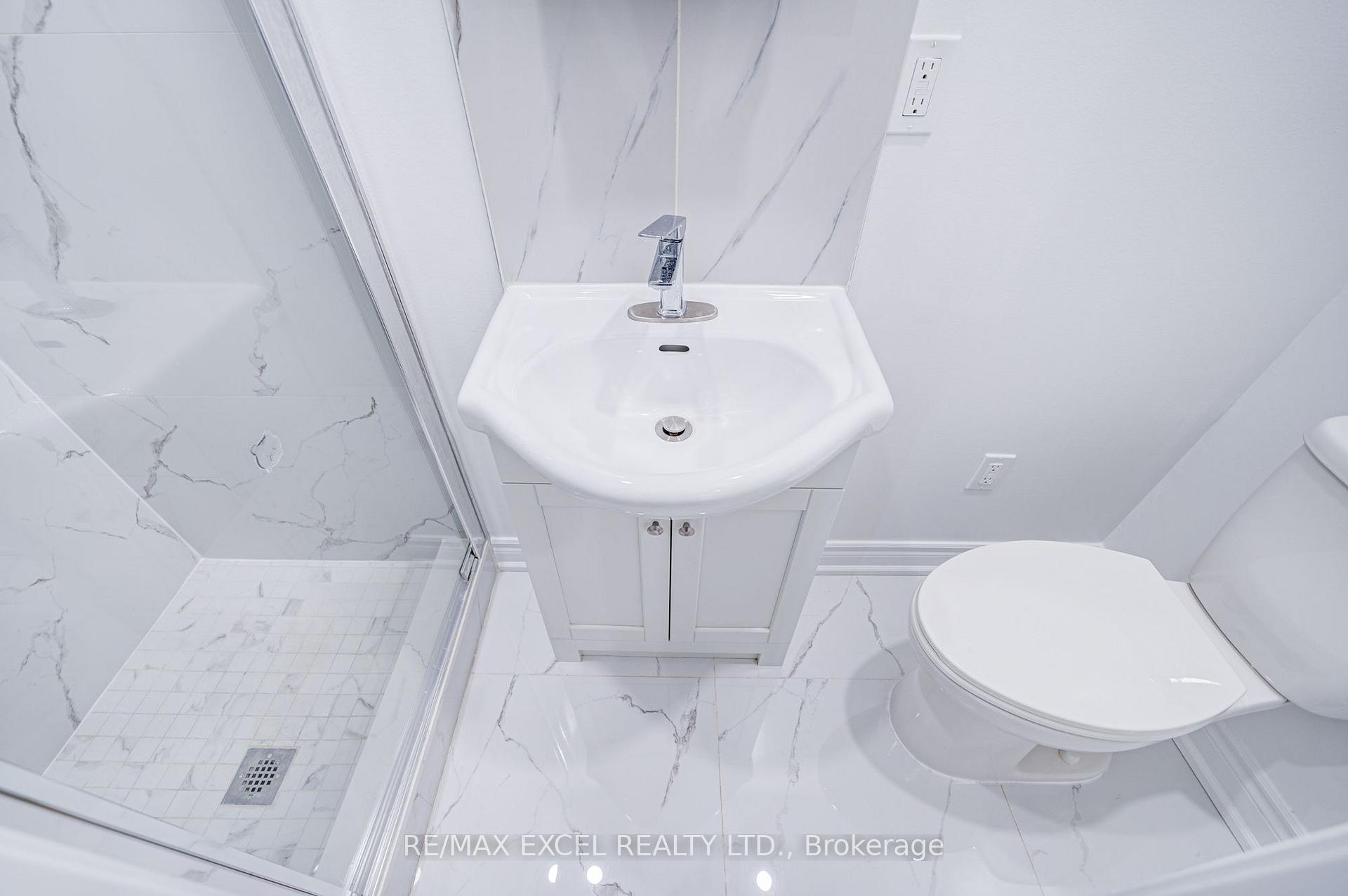 Photo 9 of 8 Simsbury Court, Markham, Milliken Mills West — HOMEH