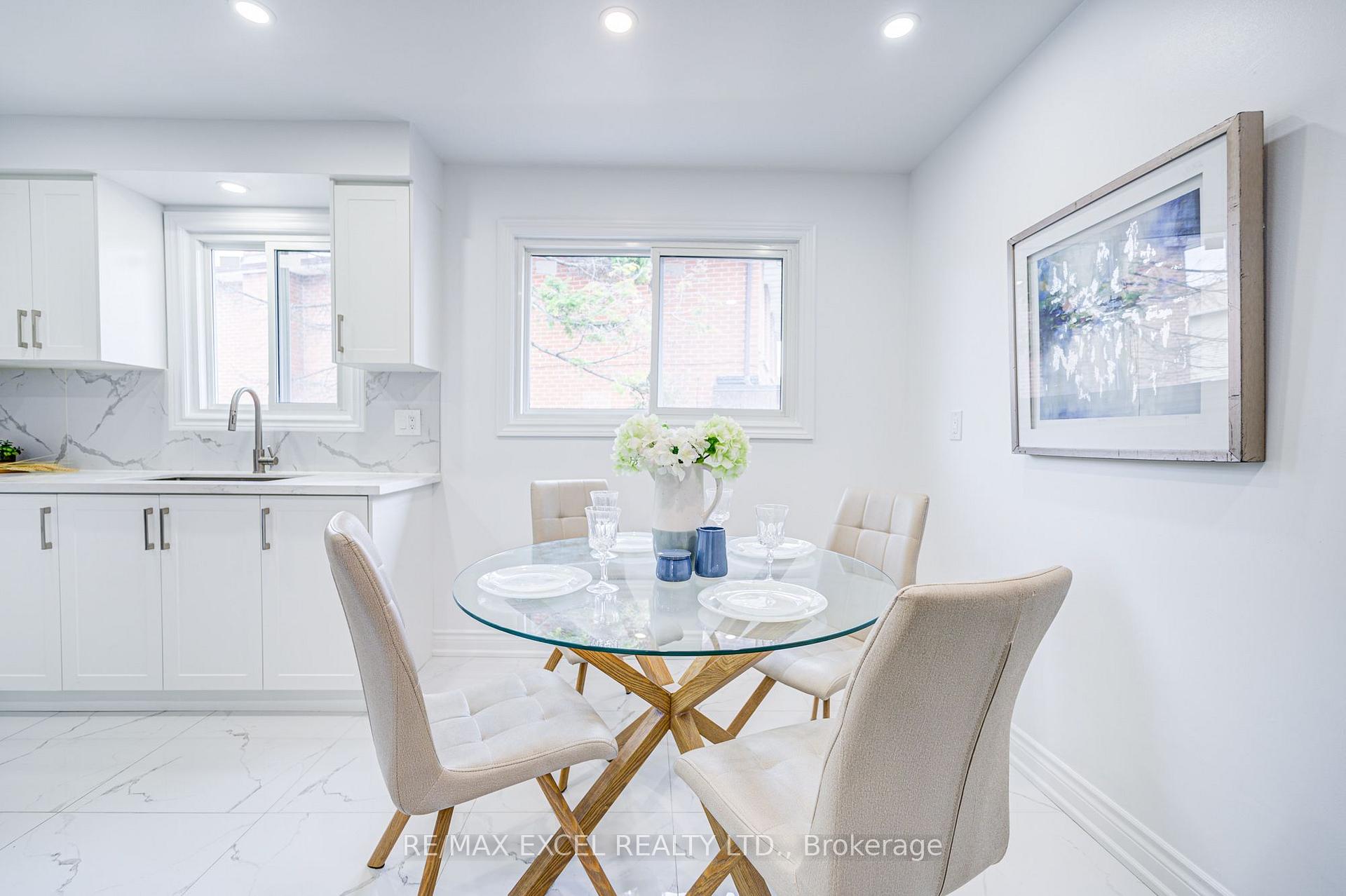 Photo 10 of 8 Simsbury Court, Markham, Milliken Mills West — HOMEH