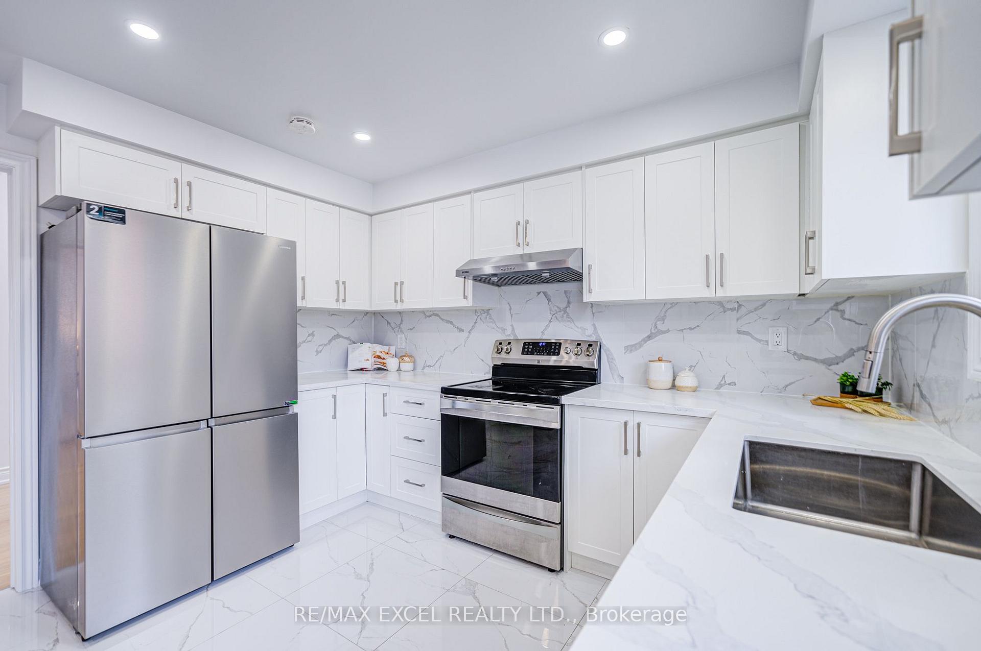Photo 14 of 8 Simsbury Court, Markham, Milliken Mills West — HOMEH