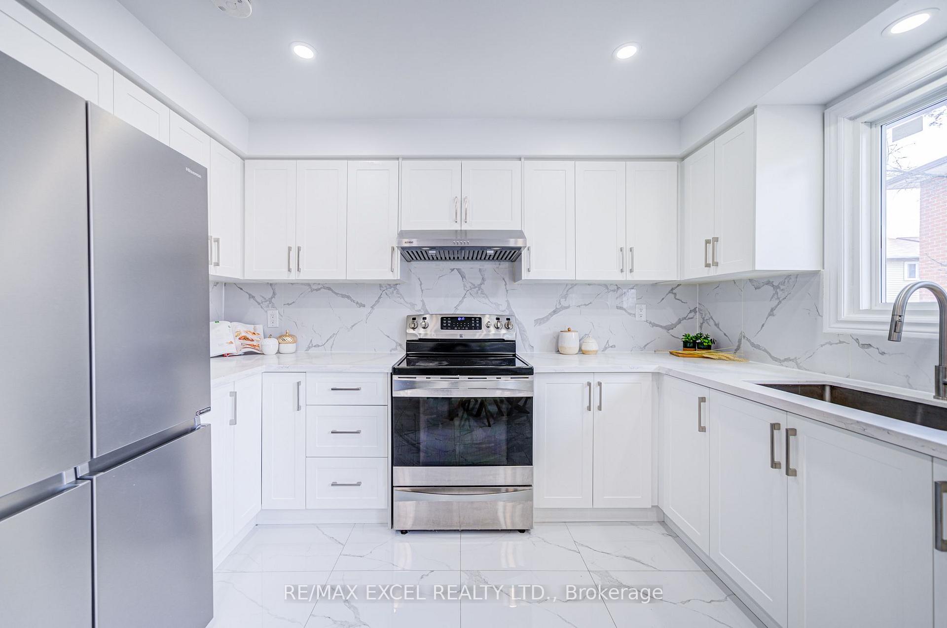 Photo 15 of 8 Simsbury Court, Markham, Milliken Mills West — HOMEH