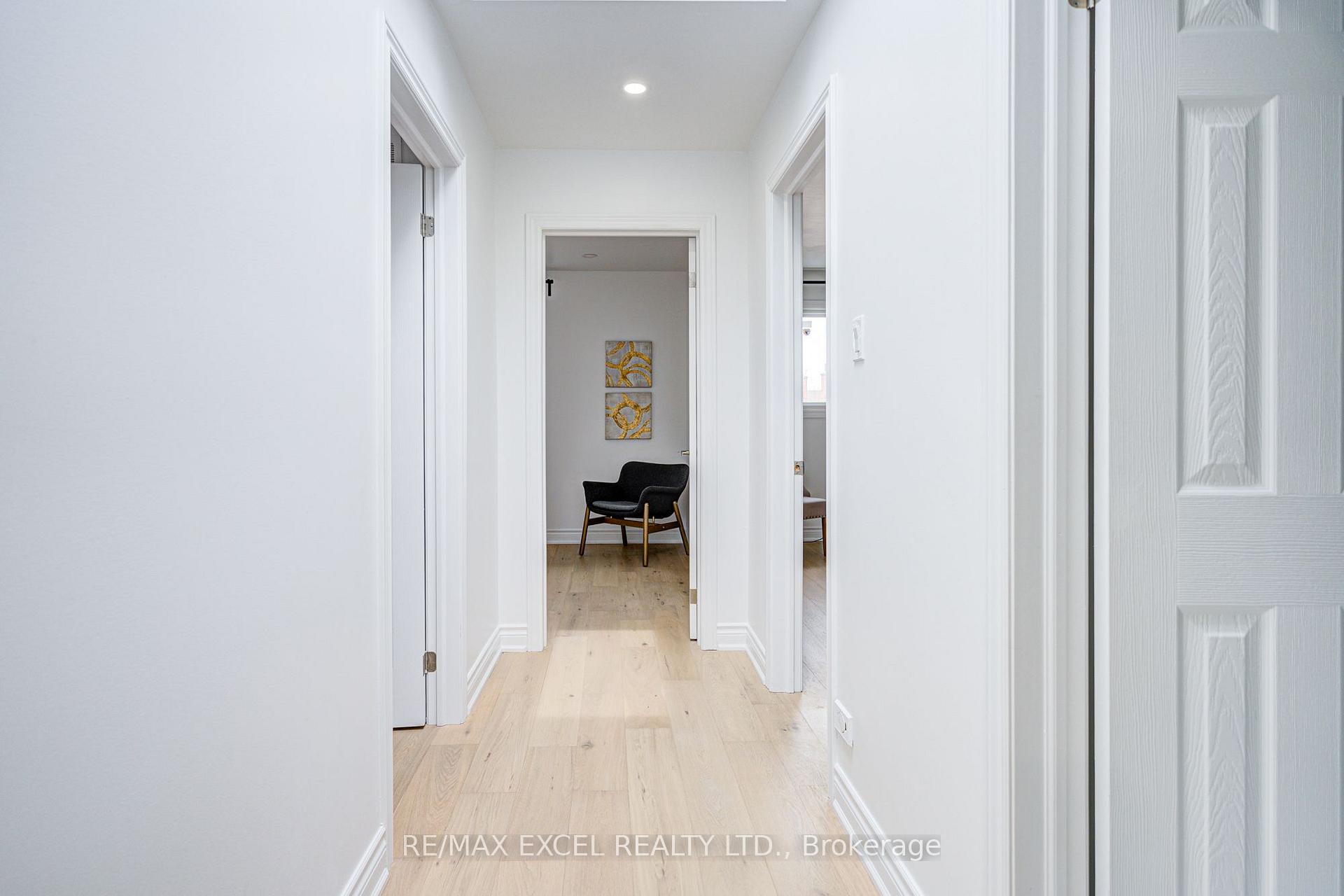Photo 17 of 8 Simsbury Court, Markham, Milliken Mills West — HOMEH