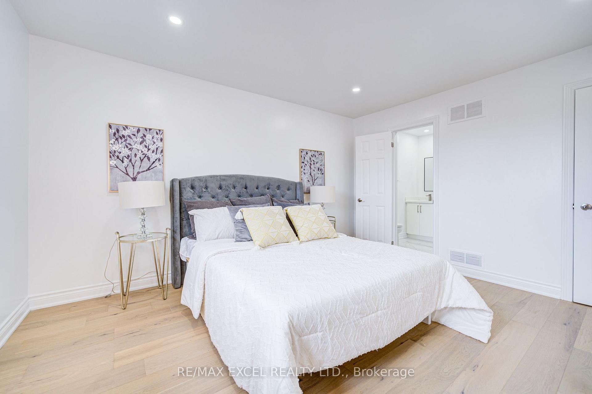 Photo 23 of 8 Simsbury Court, Markham, Milliken Mills West — HOMEH