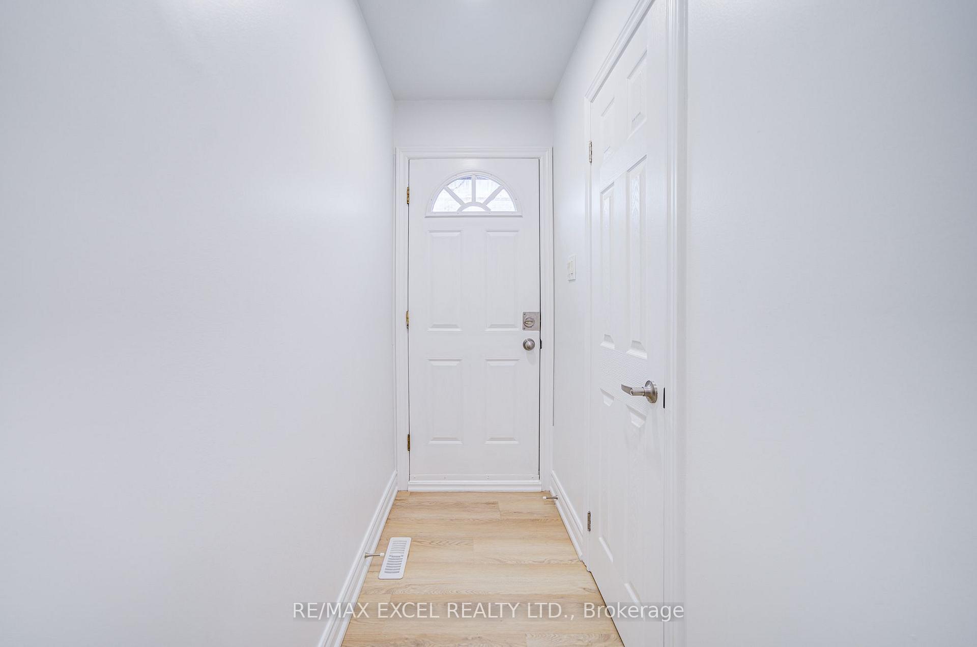 Photo 32 of 8 Simsbury Court, Markham, Milliken Mills West — HOMEH