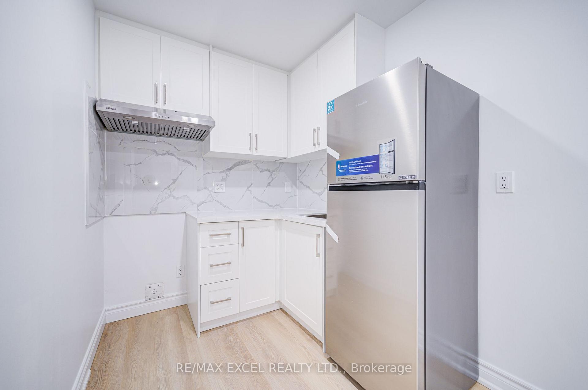 Photo 33 of 8 Simsbury Court, Markham, Milliken Mills West — HOMEH