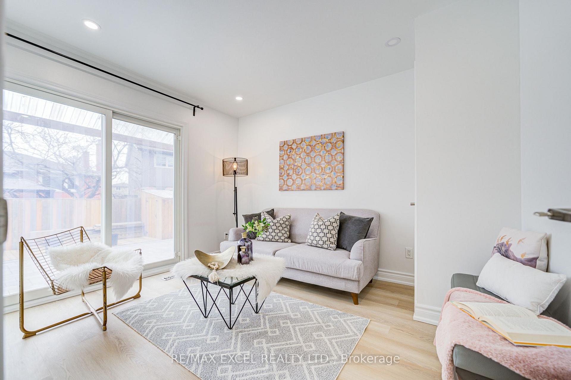 Photo 39 of 8 Simsbury Court, Markham, Milliken Mills West — HOMEH