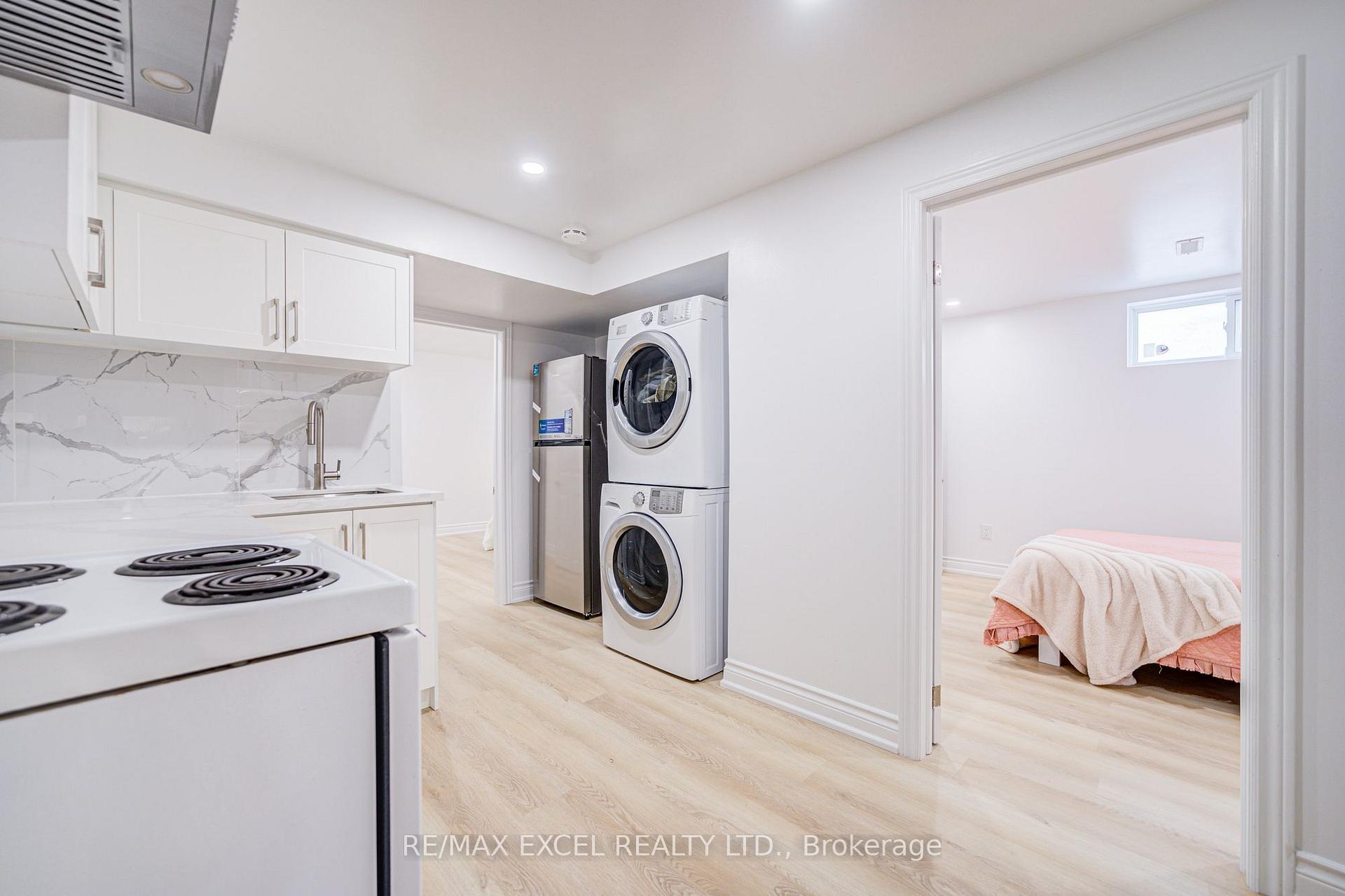 Photo 45 of 8 Simsbury Court, Markham, Milliken Mills West — HOMEH