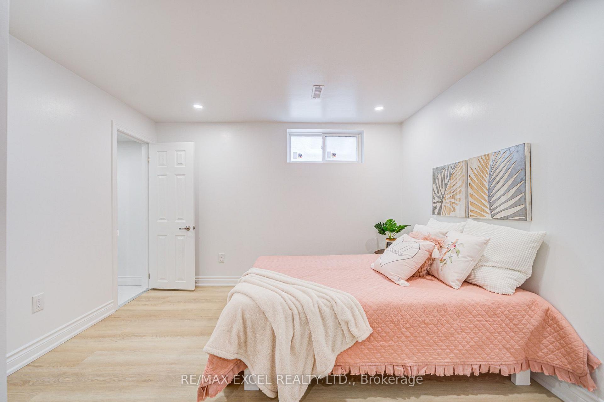 Photo 47 of 8 Simsbury Court, Markham, Milliken Mills West — HOMEH