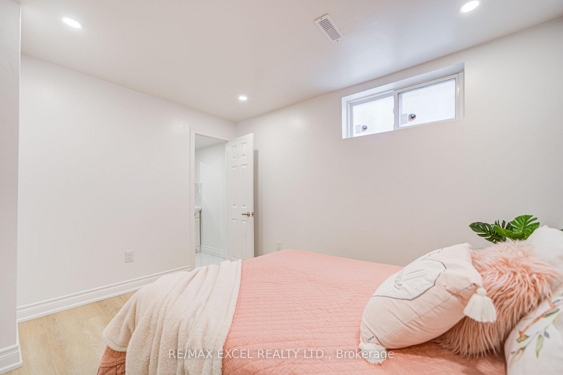 Photo 48 of 8 Simsbury Court, Markham, Milliken Mills West — HOMEH