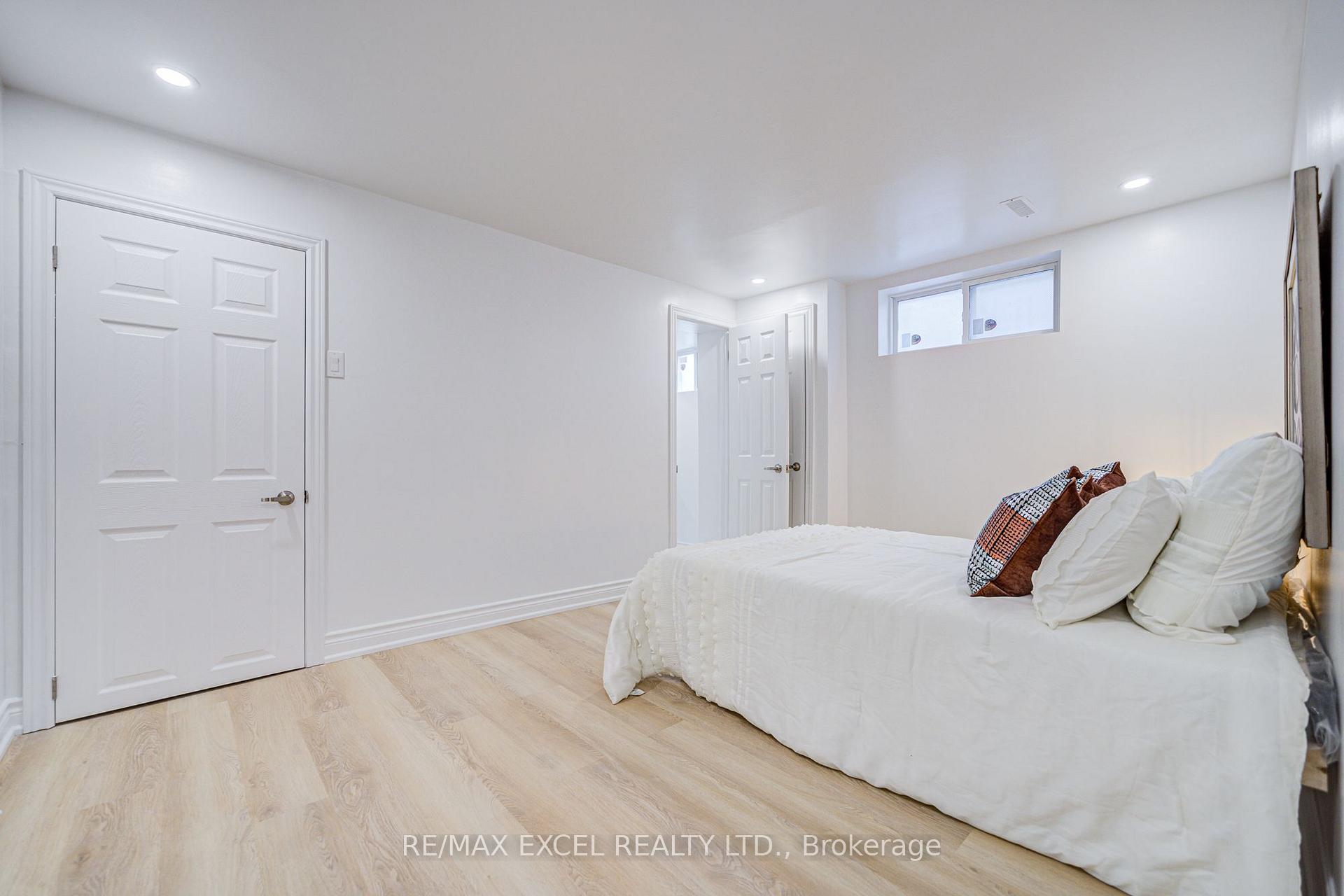 Photo 55 of 8 Simsbury Court, Markham, Milliken Mills West — HOMEH