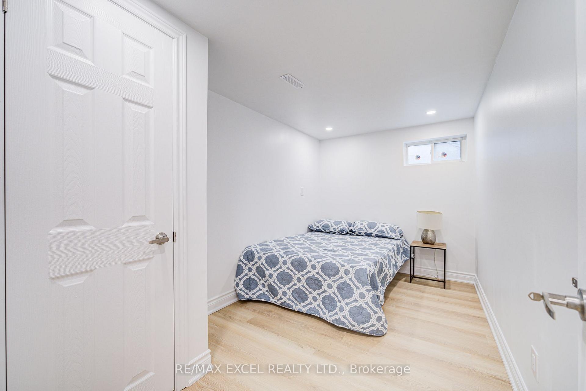 Photo 61 of 8 Simsbury Court, Markham, Milliken Mills West — HOMEH