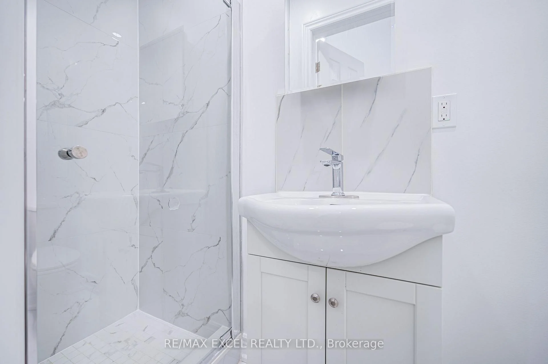 Photo 11 of 8 Simsbury Court, Markham, Milliken Mills West — HOMEH