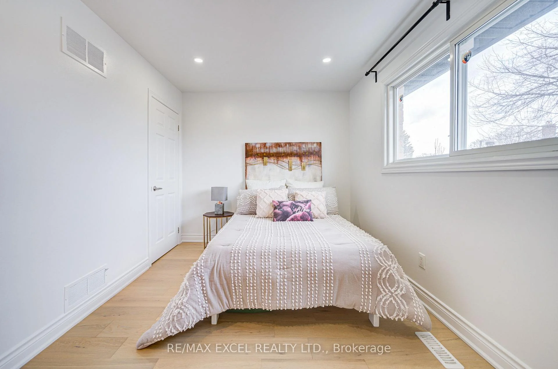 Photo 29 of 8 Simsbury Court, Markham, Milliken Mills West — HOMEH