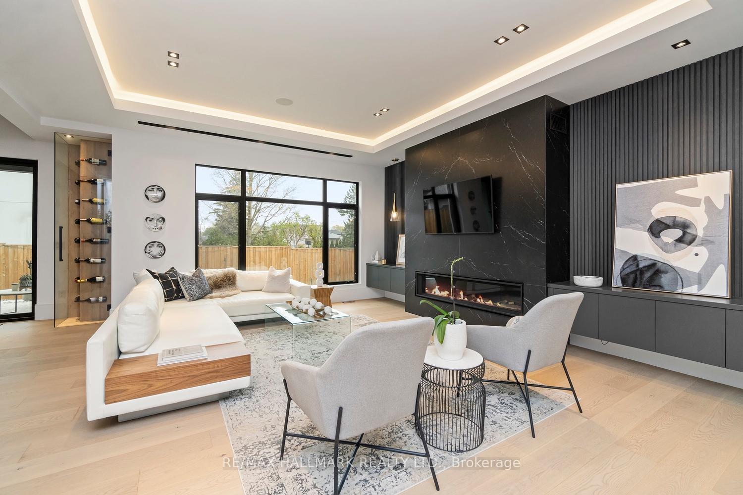 Photo 3 of 1403 Wren Avenue, Oakville, West — HOMEH