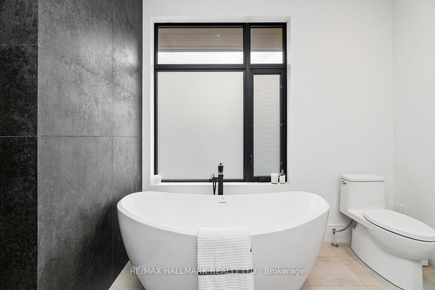 Photo 9 of 1403 Wren Avenue, Oakville, West — HOMEH