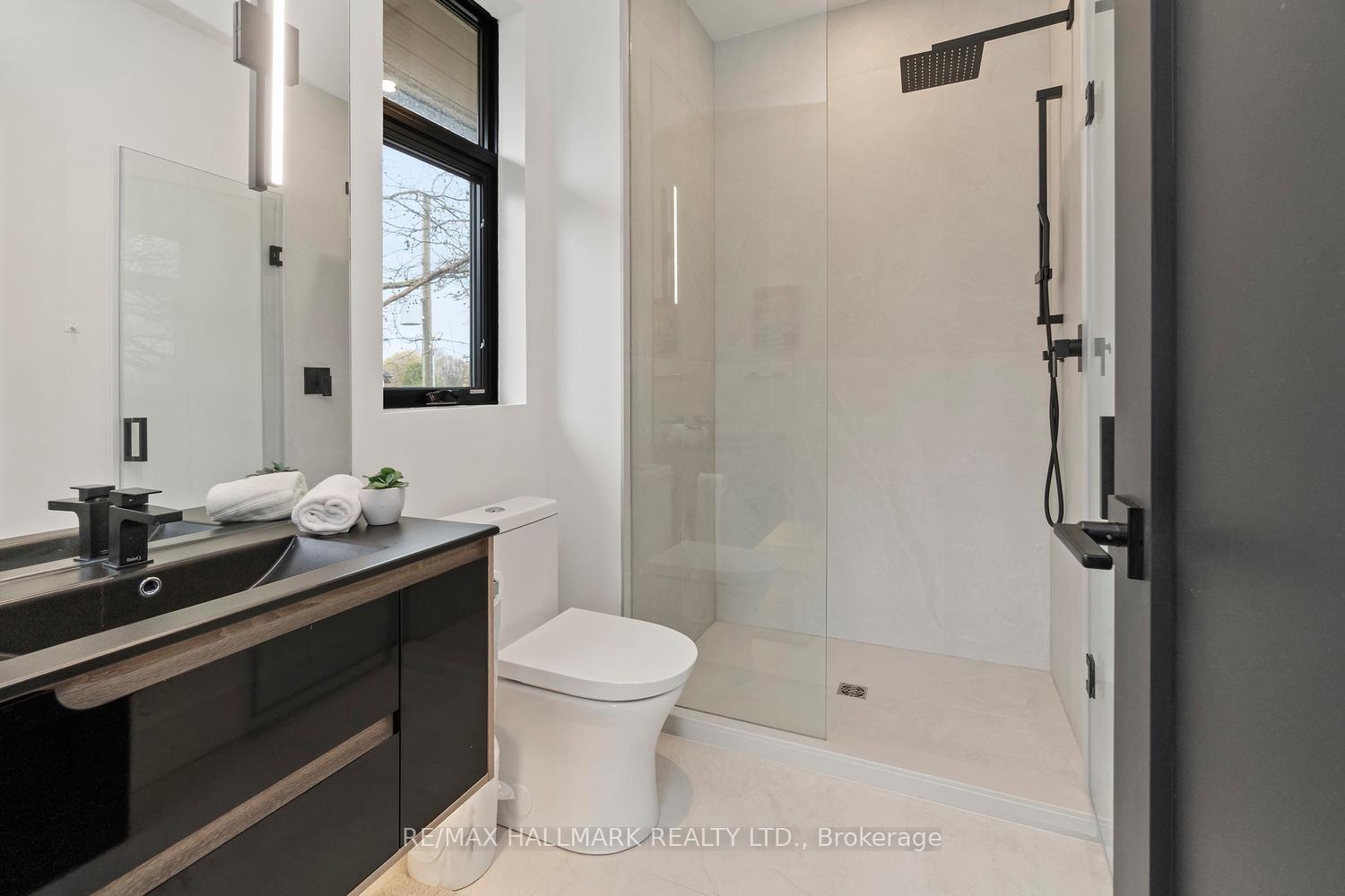 Photo 12 of 1403 Wren Avenue, Oakville, West — HOMEH