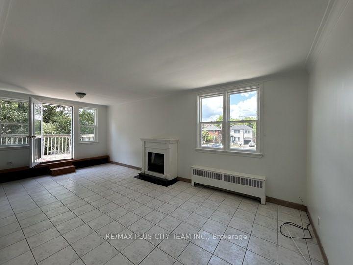 Photo of Unit 2, 3432 Bathurst Street