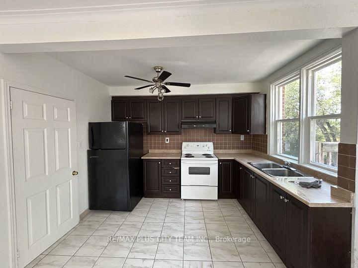 Photo 5 of Unit 2, 3432 Bathurst Street, Toronto, Englemount-Lawrence — HOMEH
