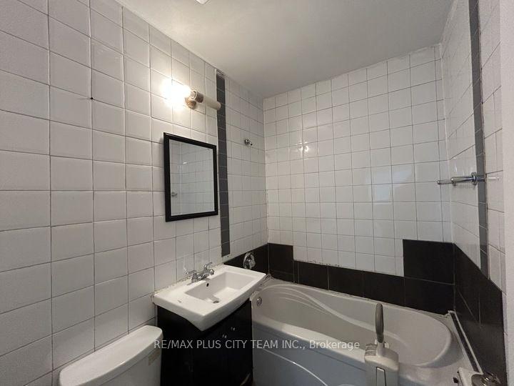 Photo 8 of Unit 2, 3432 Bathurst Street, Toronto, Englemount-Lawrence — HOMEH