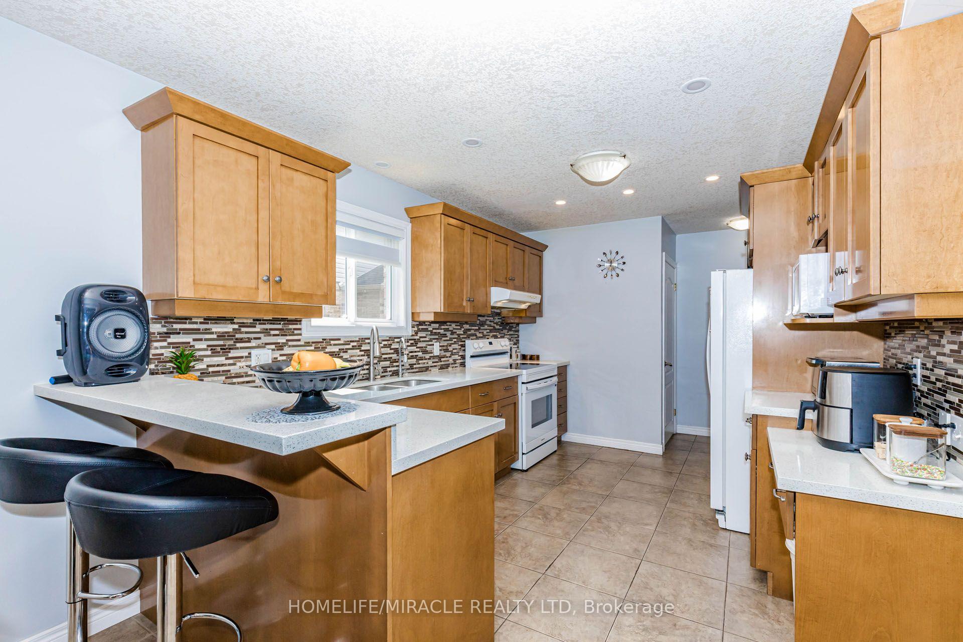 Photo 15 of 39 Washburn Drive, Guelph, Grange Road — HOMEH