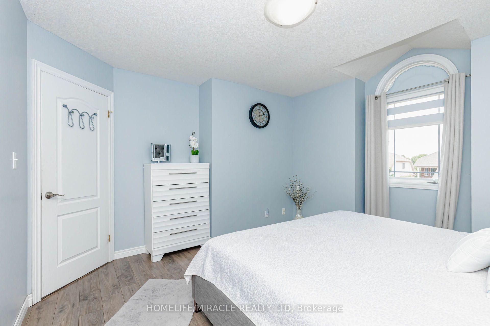 Photo 33 of 39 Washburn Drive, Guelph, Grange Road — HOMEH