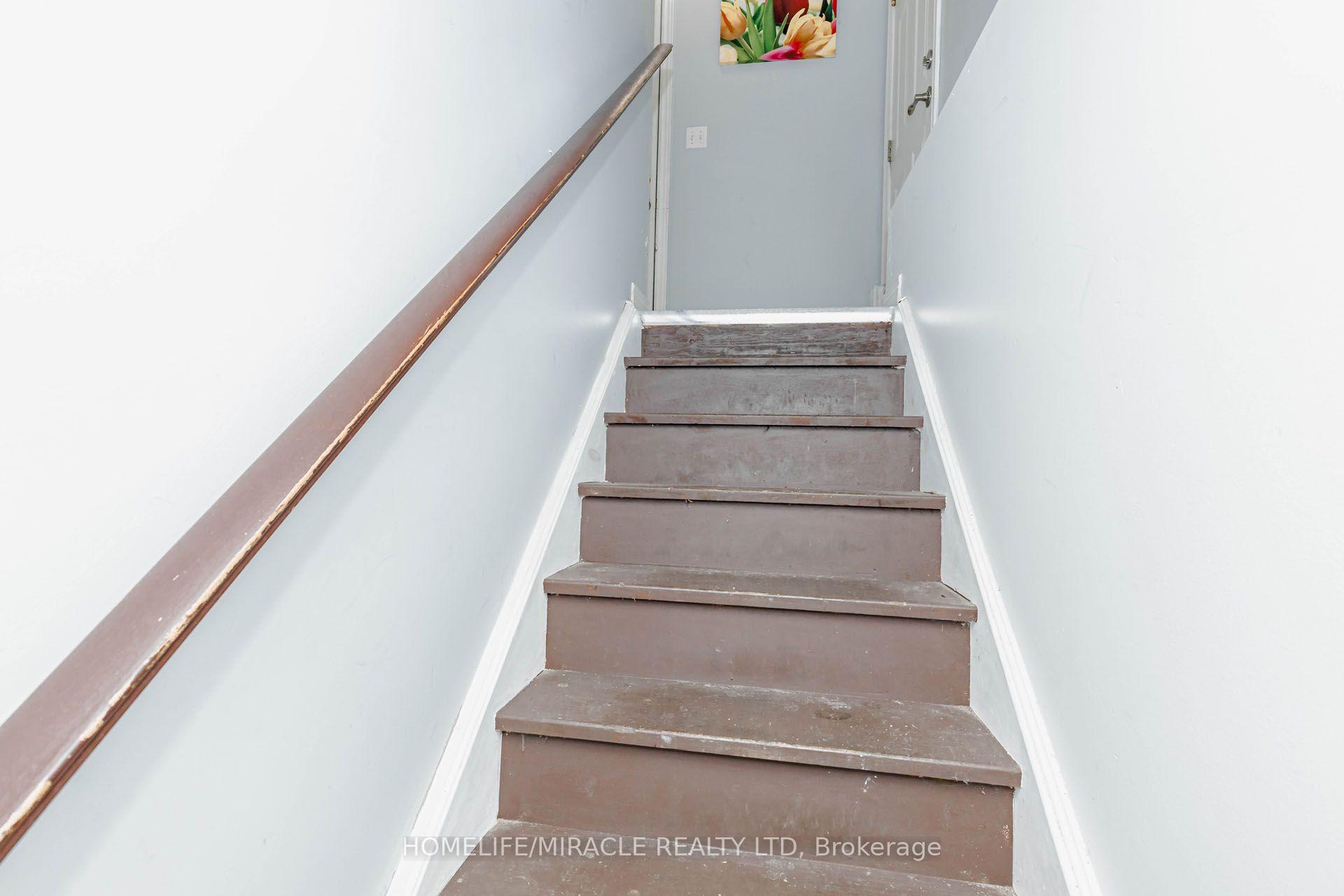 Photo 40 of 39 Washburn Drive, Guelph, Grange Road — HOMEH