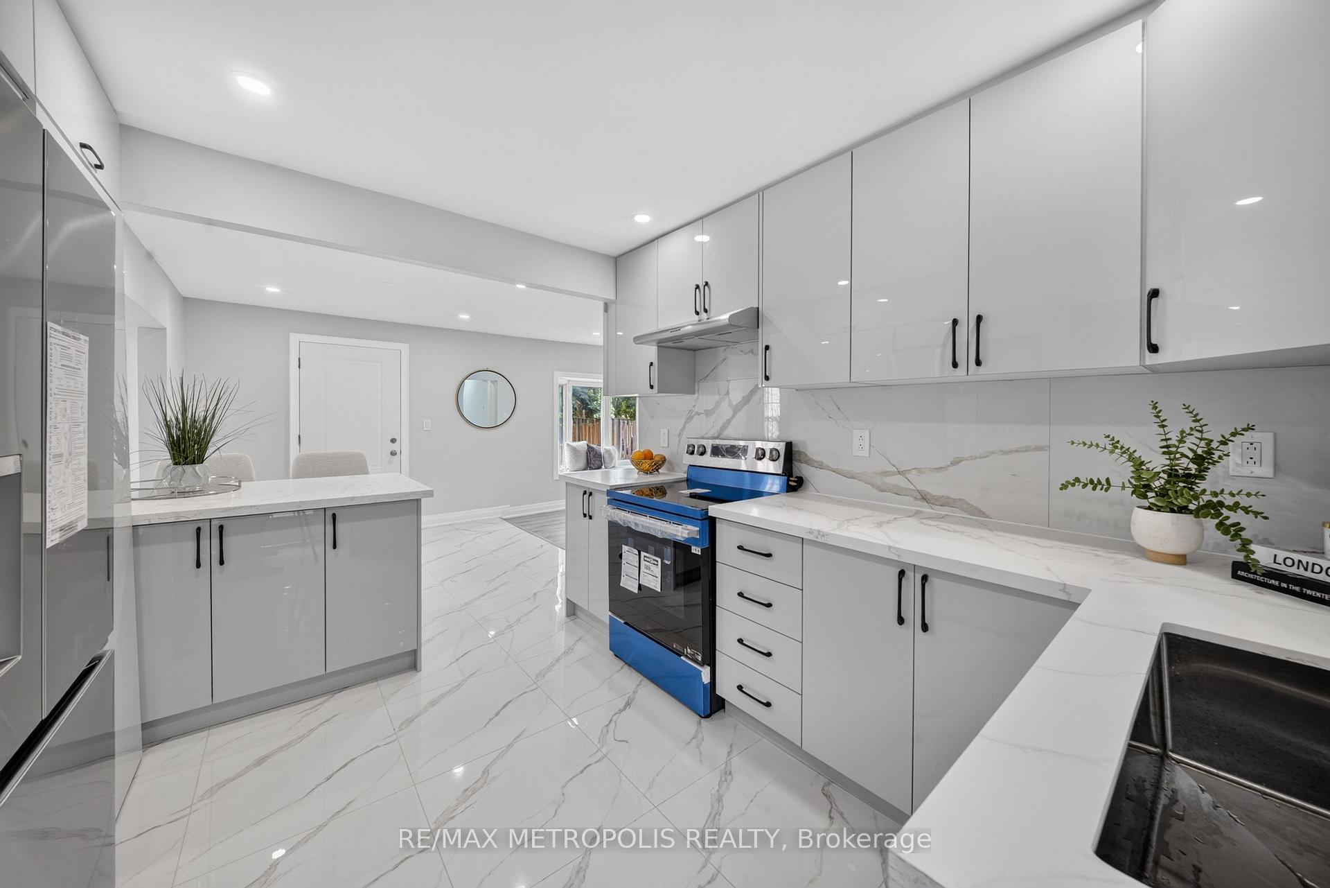 Photo 6 of 208 Palmerston Avenue, Whitby, Williamsburg — HOMEH