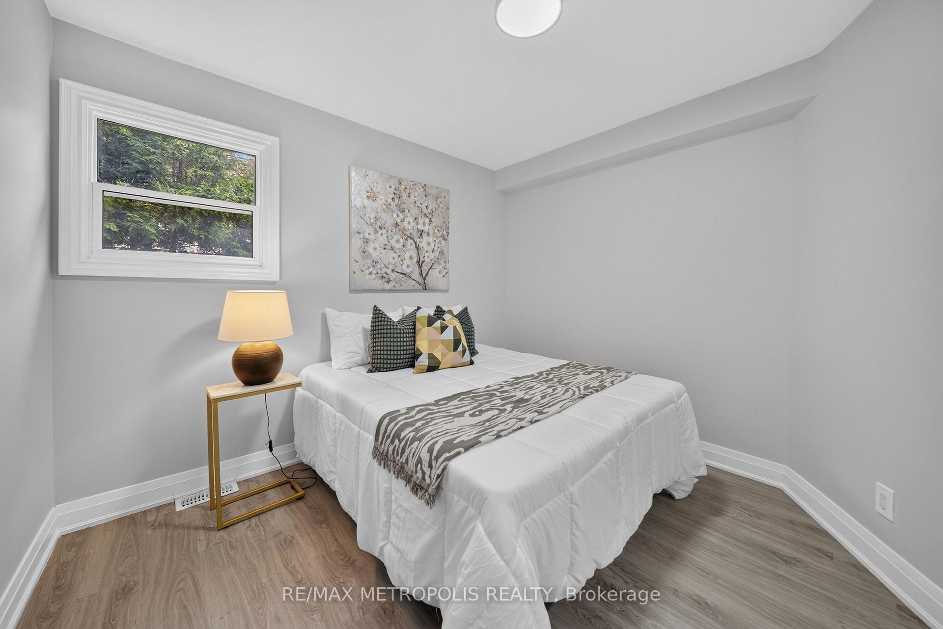 Photo 12 of 208 Palmerston Avenue, Whitby, Williamsburg — HOMEH