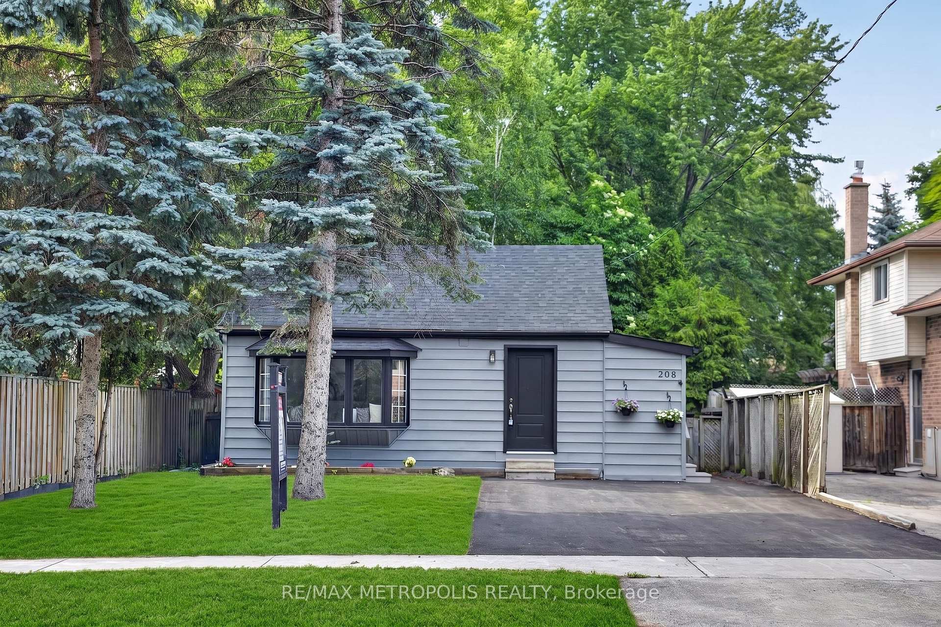 Photo 15 of 208 Palmerston Avenue, Whitby, Williamsburg — HOMEH