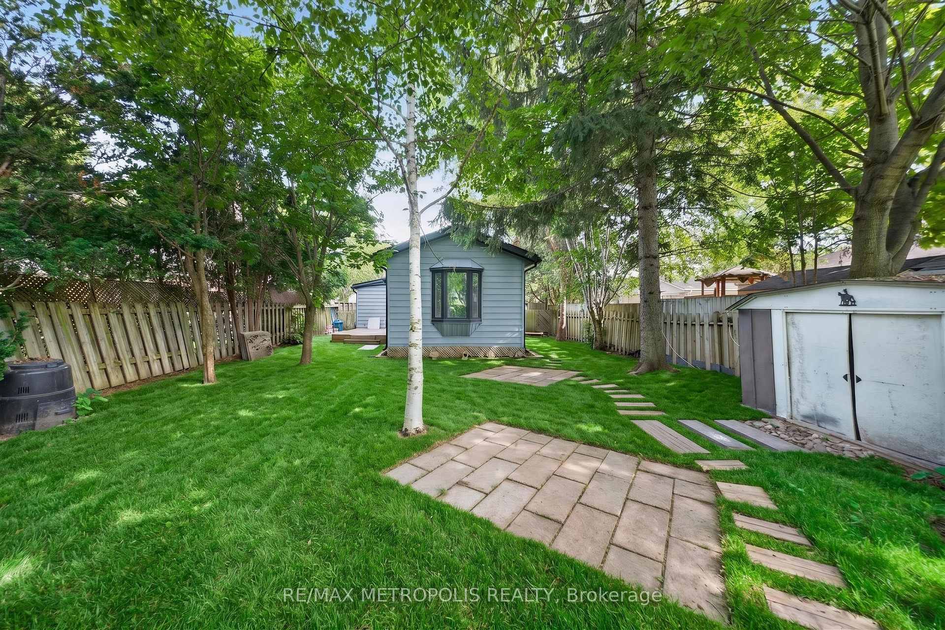 Photo 17 of 208 Palmerston Avenue, Whitby, Williamsburg — HOMEH