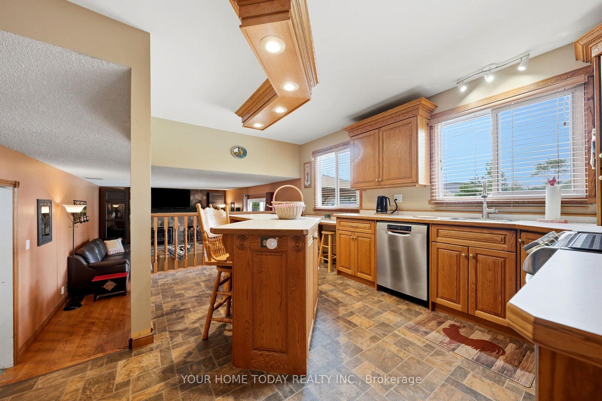 Photo 14 of 12950 Silvercreek Drive, Halton Hills, Rural Halton Hills — HOMEH