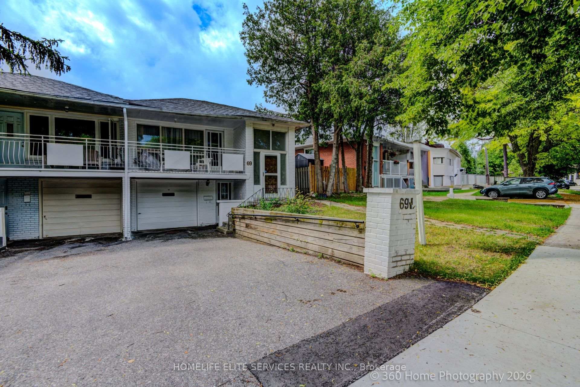 Photo 2 of 69 Castlebury Crescent, North York, Bayview Woods-Steeles — HOMEH