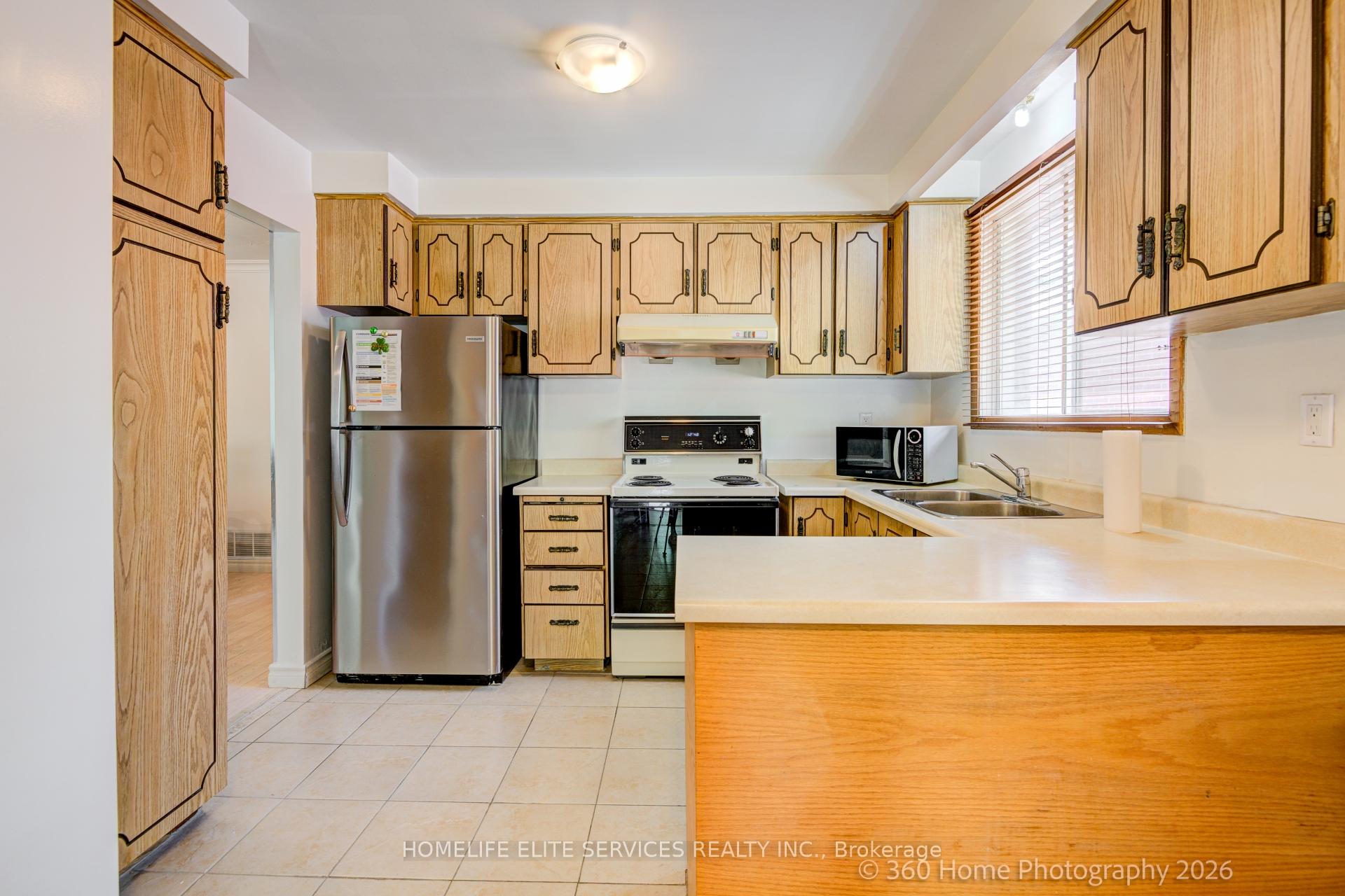 Photo 10 of 69 Castlebury Crescent, North York, Bayview Woods-Steeles — HOMEH