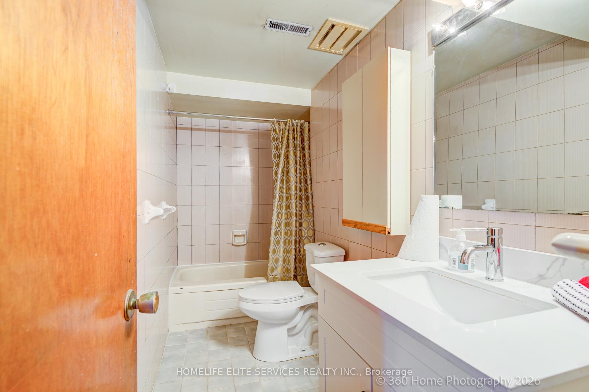 Photo 17 of 69 Castlebury Crescent, North York, Bayview Woods-Steeles — HOMEH