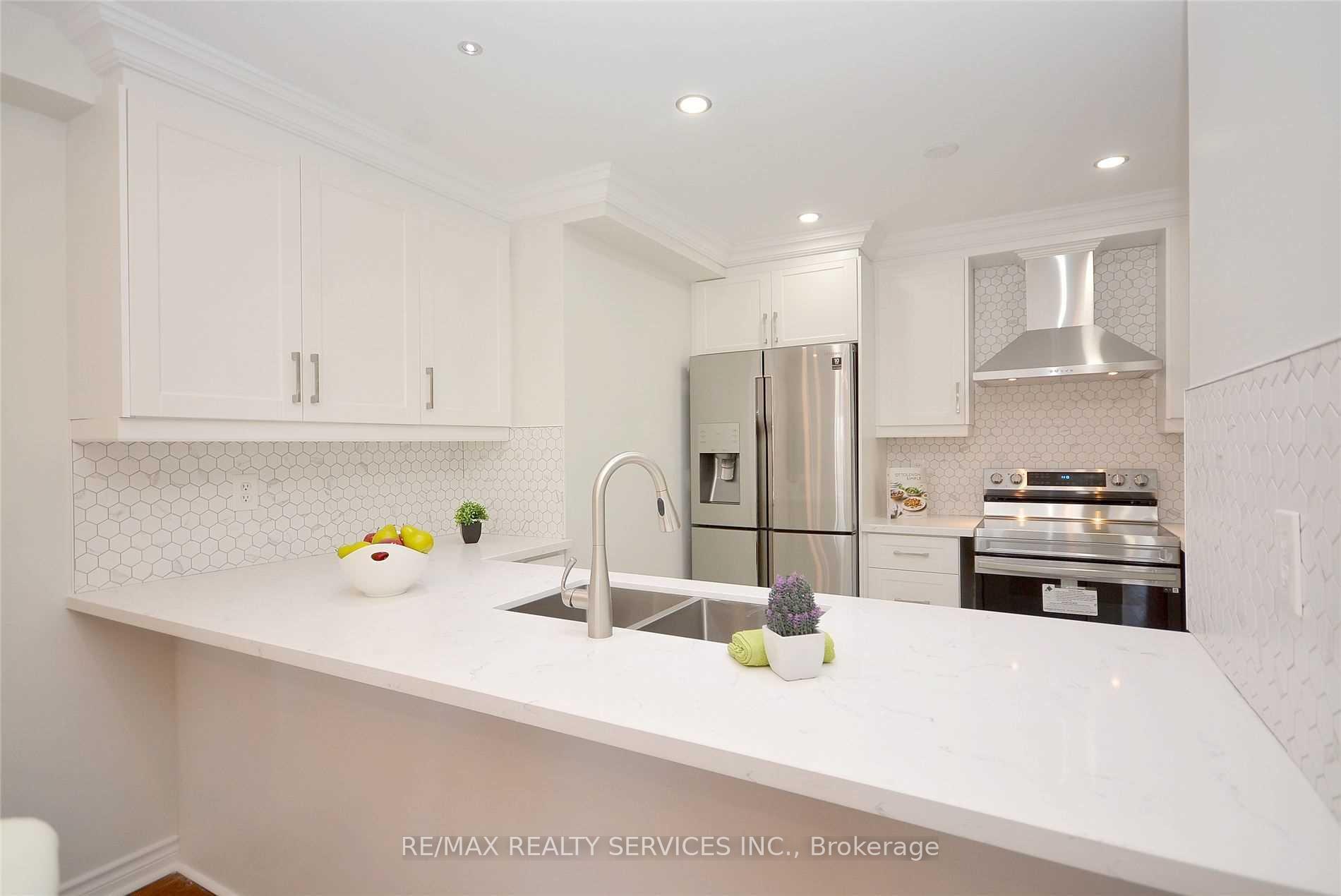 Photo 6 of 22 Berkindale Court, Brampton, Fletcher's Creek South — HOMEH