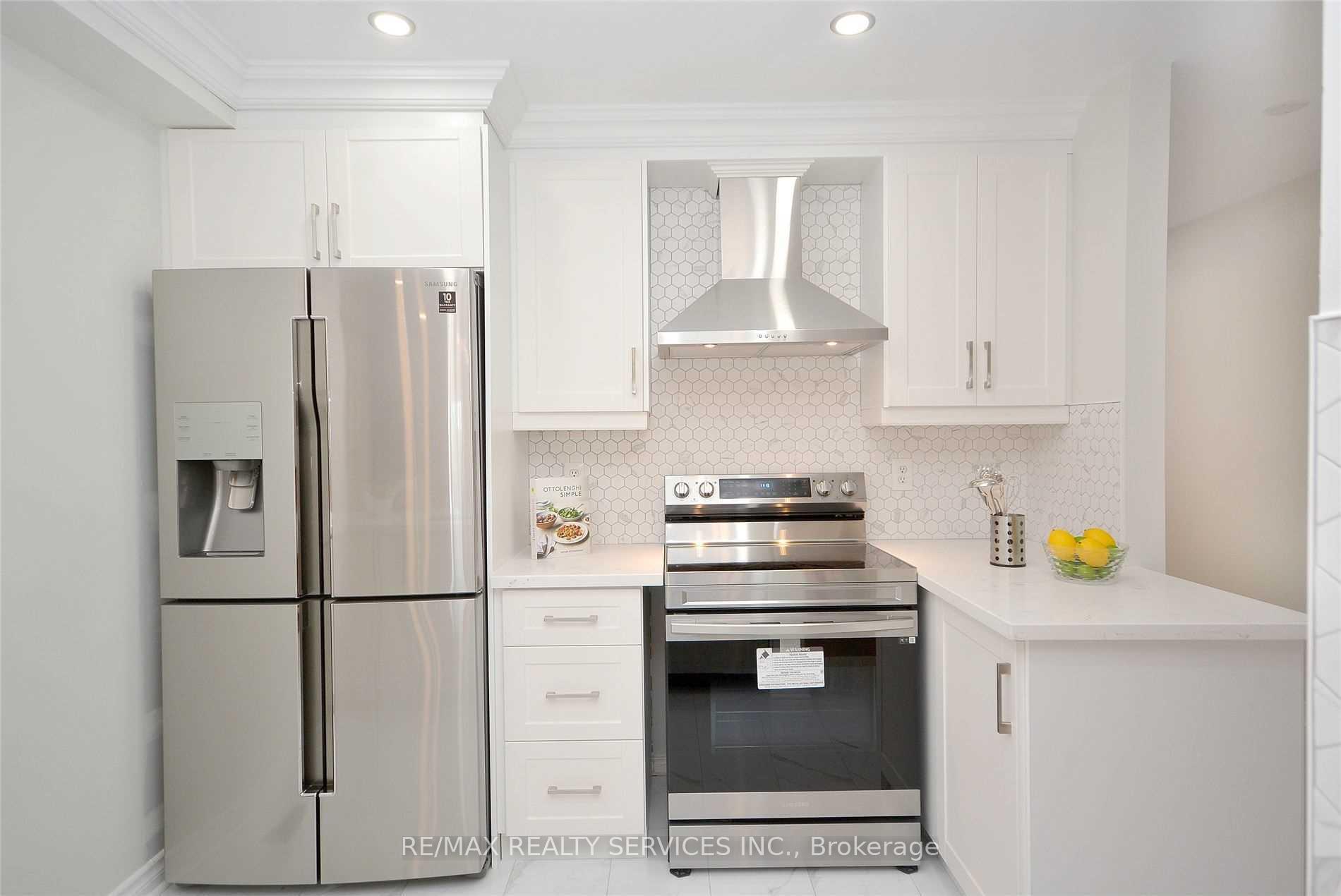 Photo 7 of 22 Berkindale Court, Brampton, Fletcher's Creek South — HOMEH