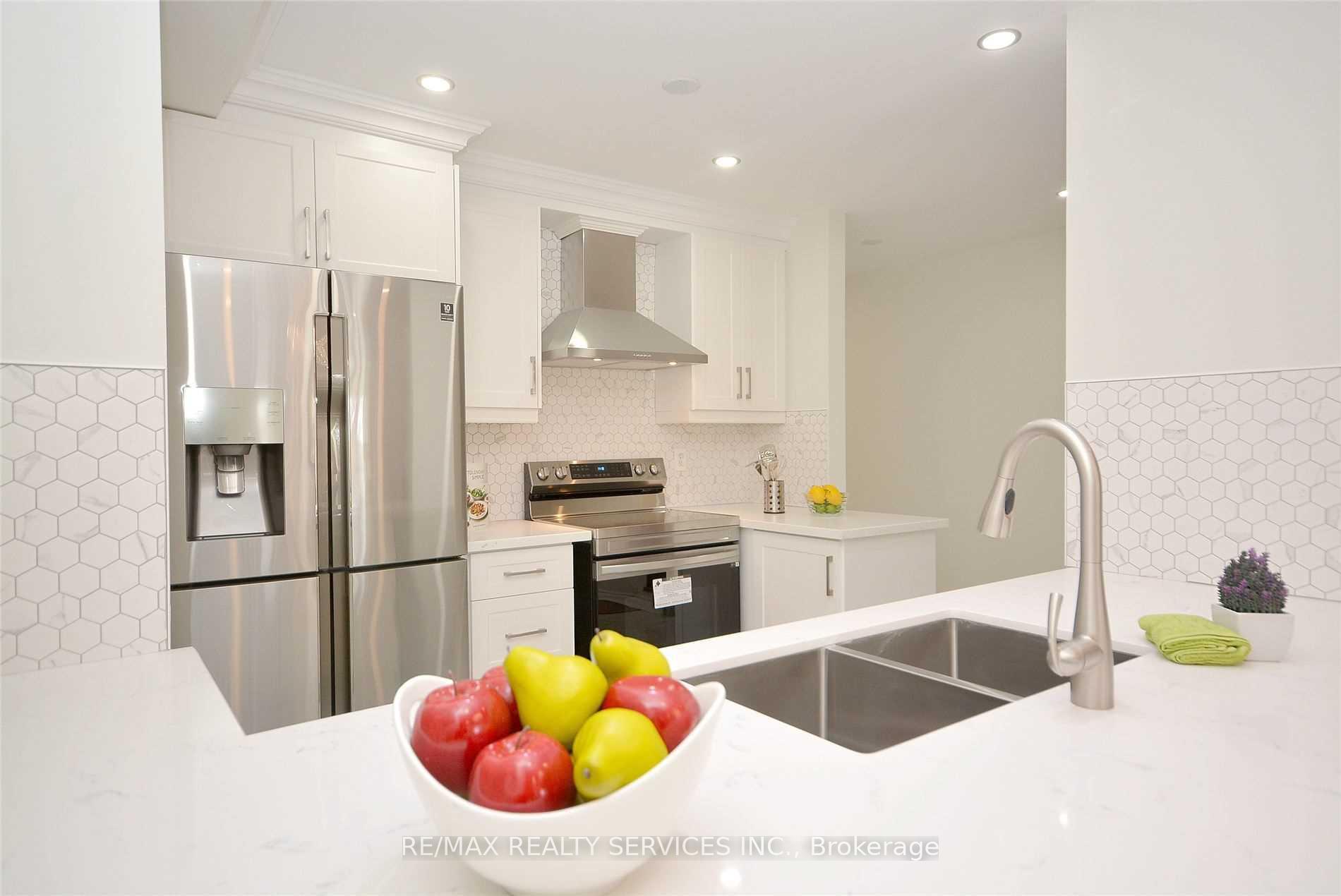 Photo 8 of 22 Berkindale Court, Brampton, Fletcher's Creek South — HOMEH
