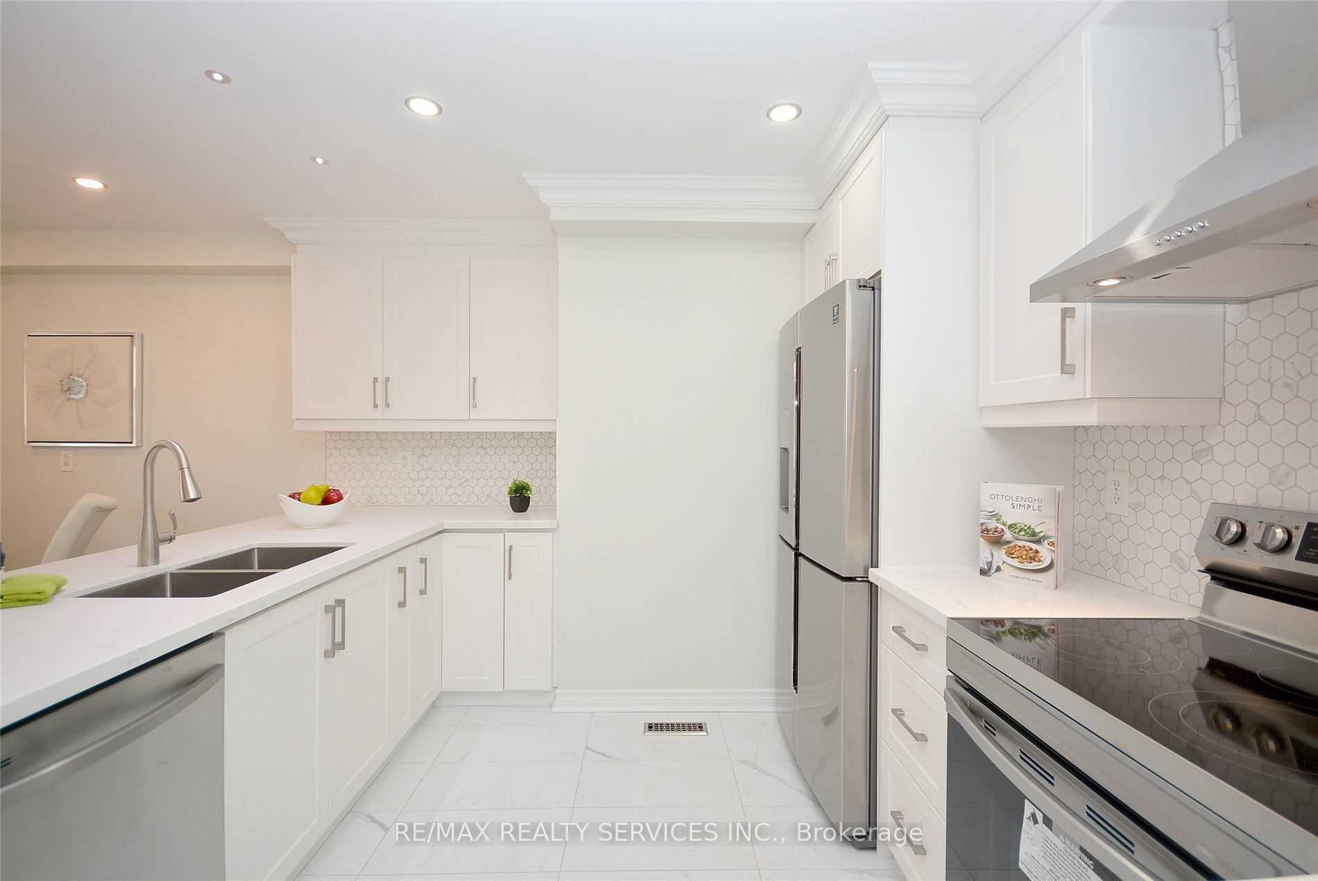 Photo 9 of 22 Berkindale Court, Brampton, Fletcher's Creek South — HOMEH
