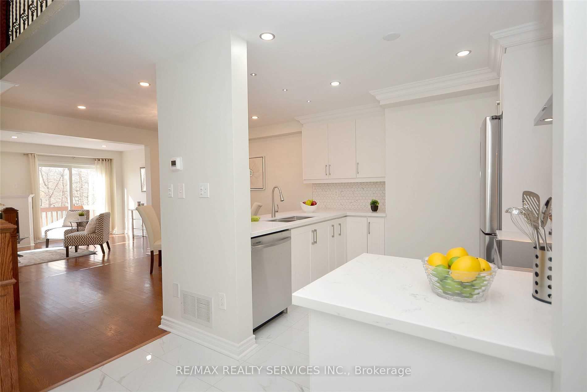 Photo 11 of 22 Berkindale Court, Brampton, Fletcher's Creek South — HOMEH