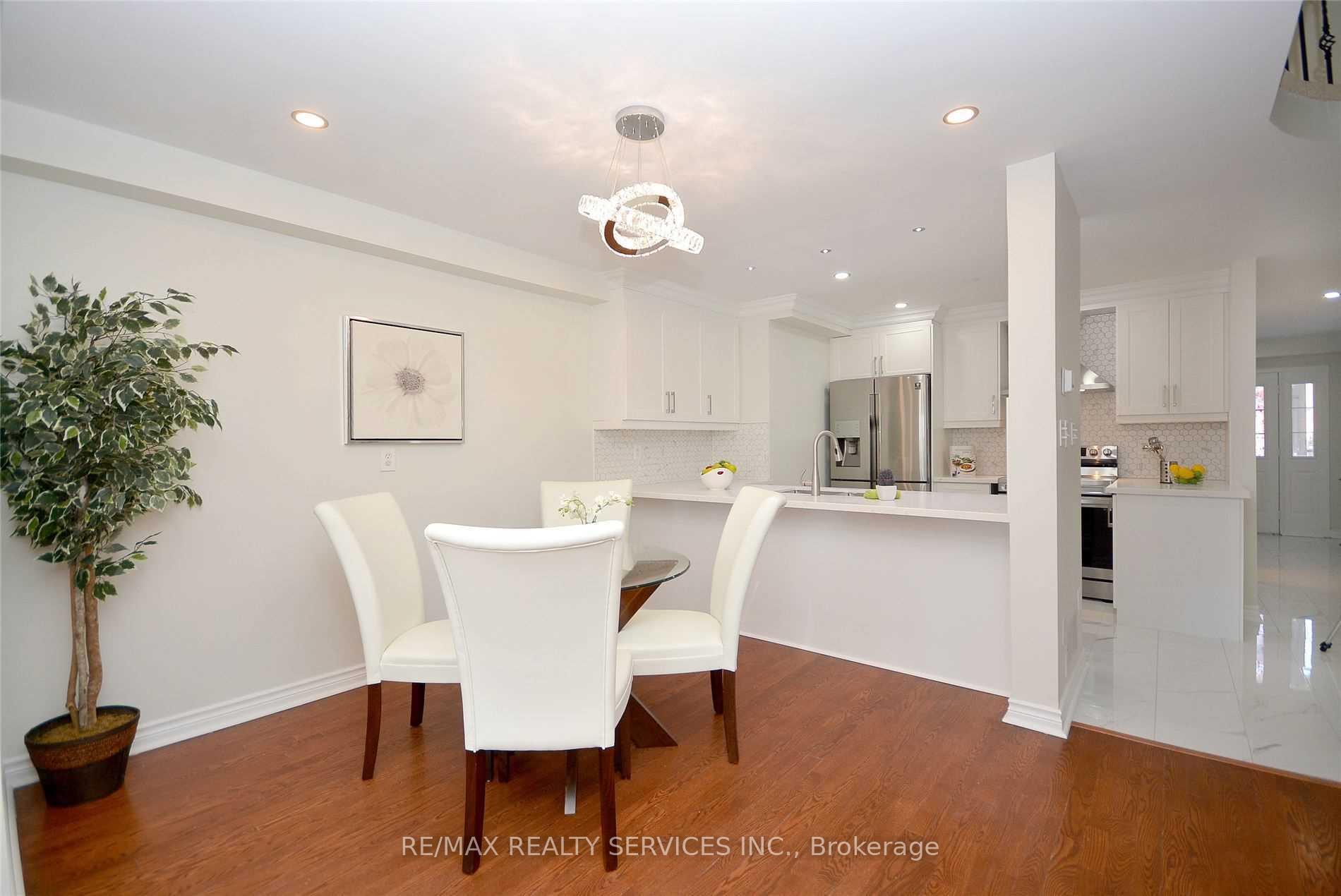 Photo 12 of 22 Berkindale Court, Brampton, Fletcher's Creek South — HOMEH