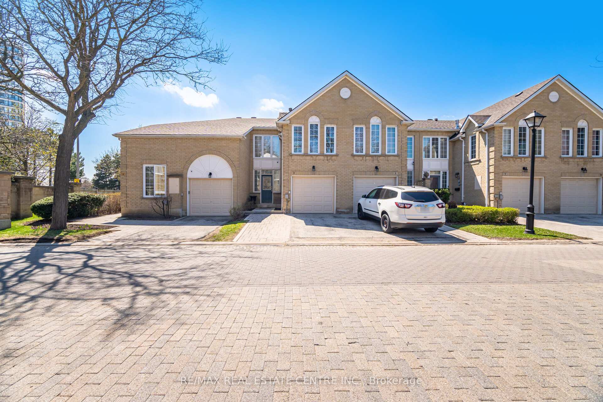 Photo 3 of Unit 2, 3 Hartnell Square, Brampton, Central Park — HOMEH