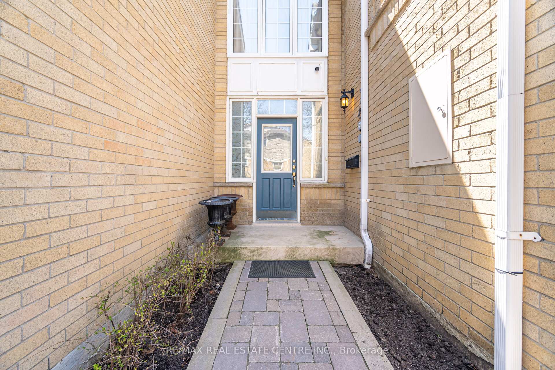 Photo 4 of Unit 2, 3 Hartnell Square, Brampton, Central Park — HOMEH