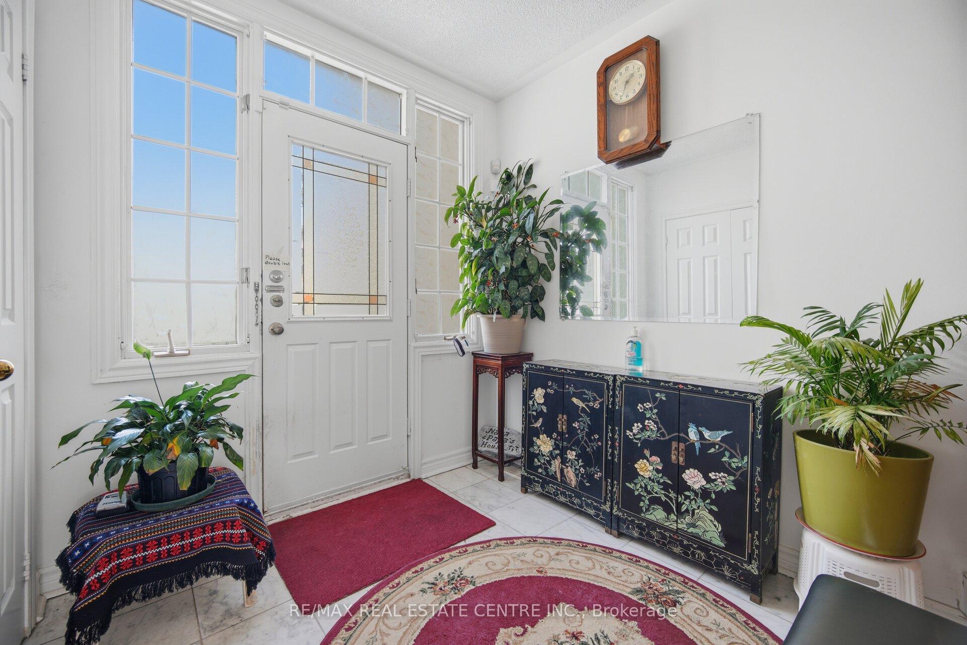 Photo 5 of Unit 2, 3 Hartnell Square, Brampton, Central Park — HOMEH