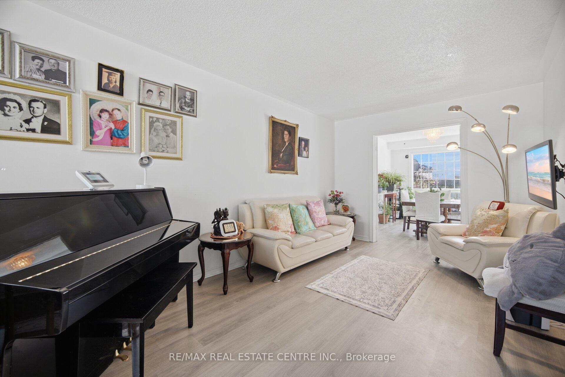 Photo 6 of Unit 2, 3 Hartnell Square, Brampton, Central Park — HOMEH