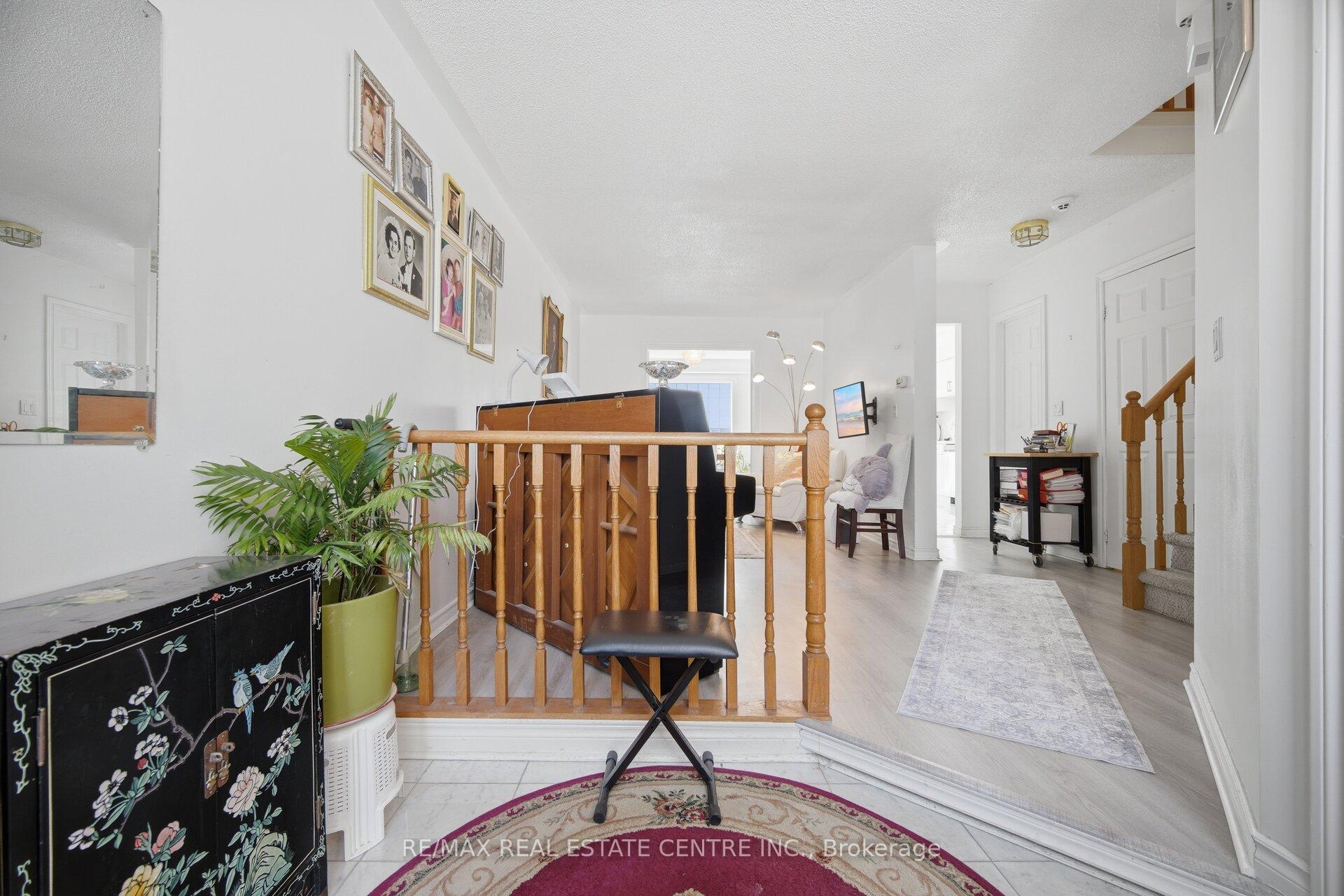 Photo 8 of Unit 2, 3 Hartnell Square, Brampton, Central Park — HOMEH