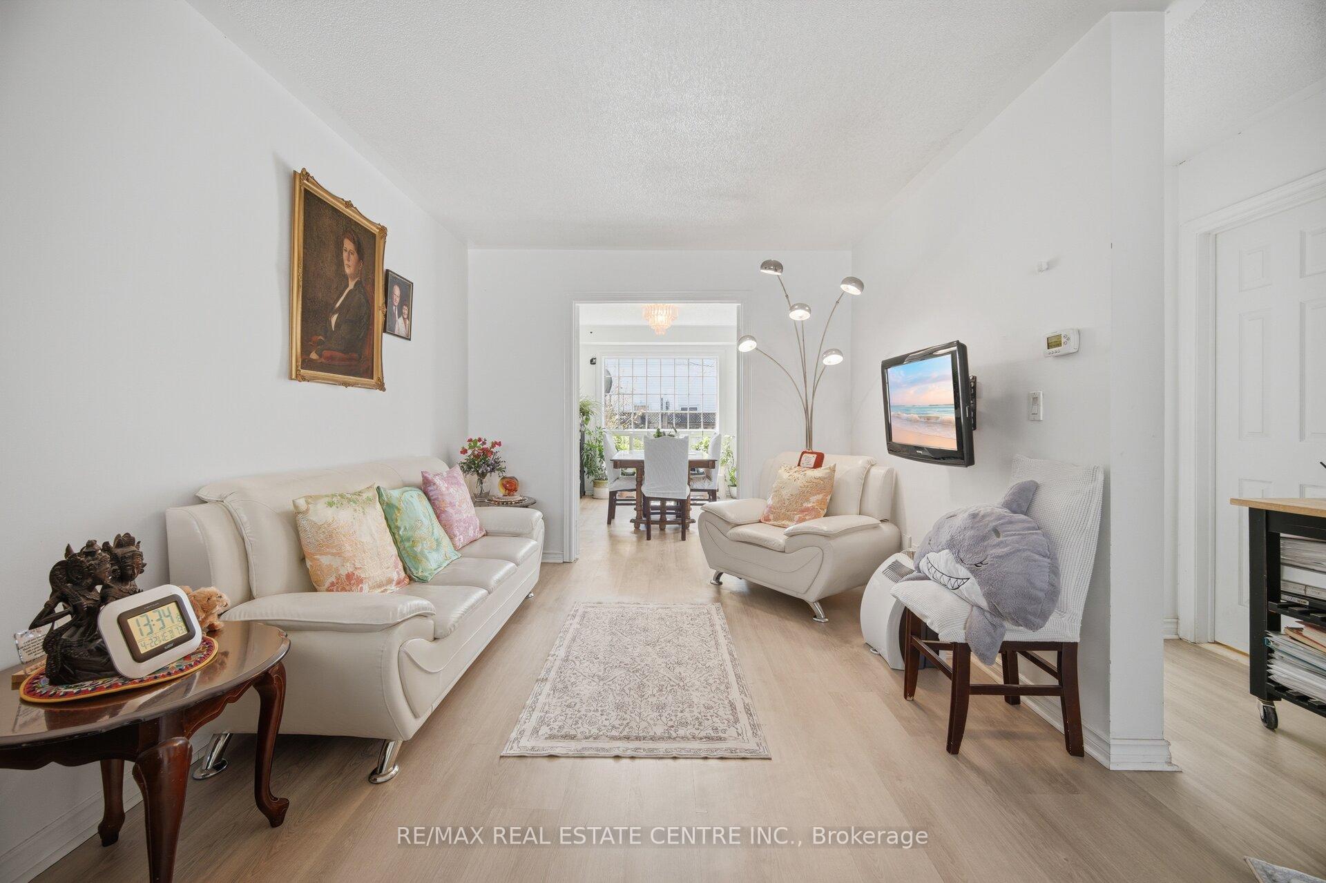 Photo 7 of Unit 2, 3 Hartnell Square, Brampton, Central Park — HOMEH